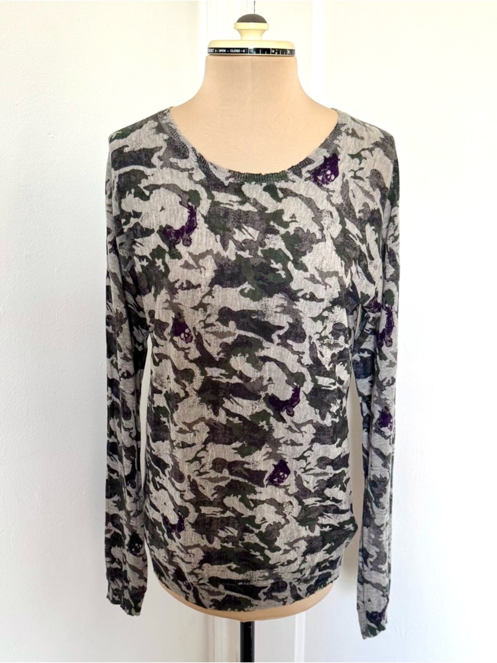 Zadig & Voltaire Gray Camo and Skulls Print Cashmere Sweater size M - Picture 14 of 14